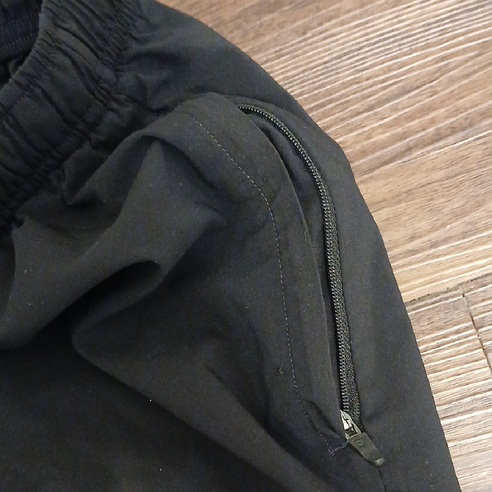 Men's Black Gymshark Shorts - Picture 4 of 5